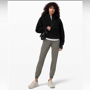 Lululemon Women’s On the Fly Jogger 28"